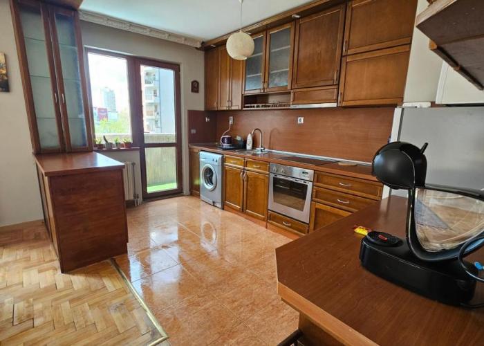 Business Park Retreat: 1BR with Mountain View