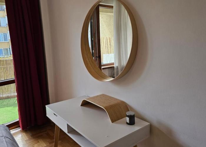 Business Park Retreat: 1BR with Mountain View