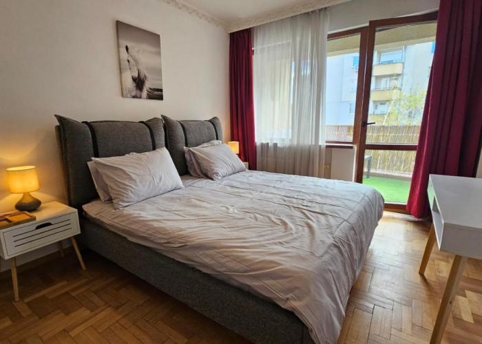 Business Park Retreat: 1BR with Mountain View
