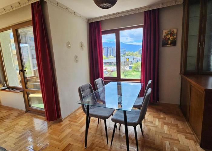 Business Park Retreat: 1BR with Mountain View