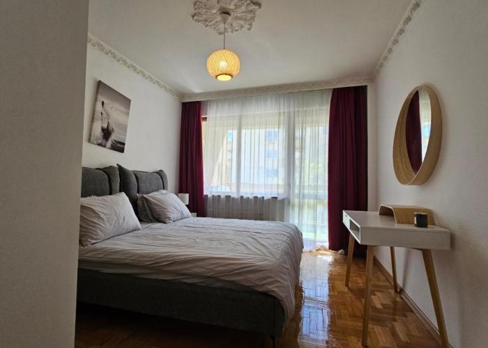 Business Park Retreat: 1BR with Mountain View