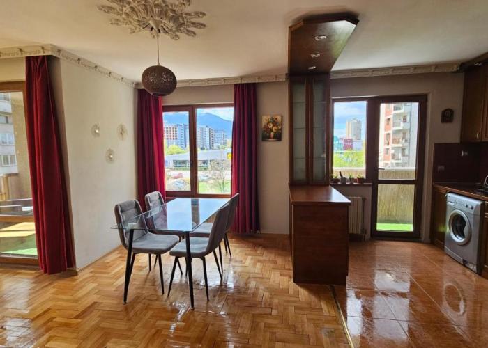 Business Park Retreat: 1BR with Mountain View