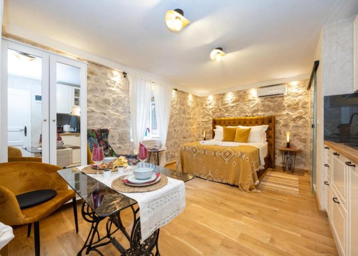 Kruna apartments est 2024