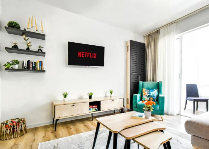 Prime Spot For 5 Full Kitchen Wi-fi Ac