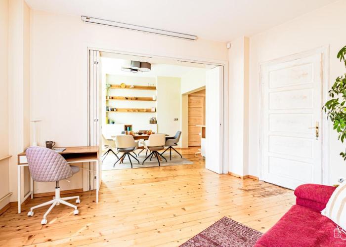 Luxury And Spacious Apartment at the Hearth of the City