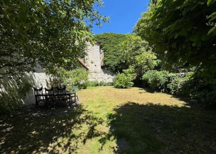 Enchanting 4 Bdr Villa close to Medieval cathedral
