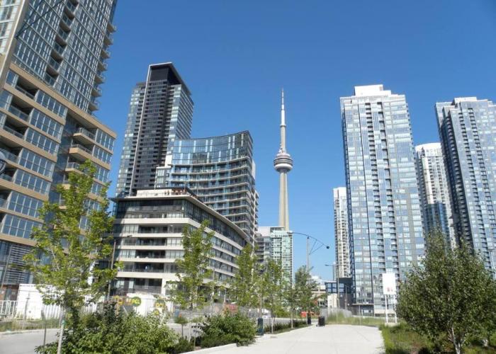 Stylish Condo Downtown Near CN Tower - Free parking