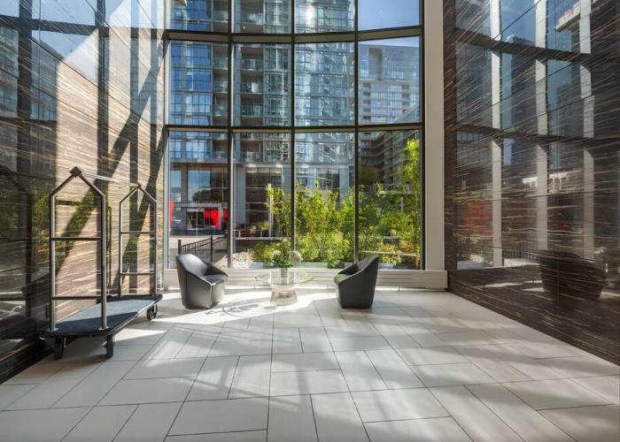 Stylish Condo Downtown Near CN Tower - Free parking
