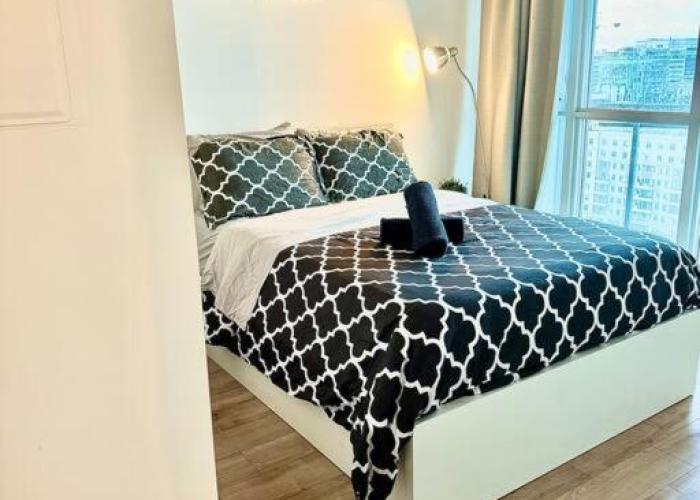 Stylish Condo Downtown Near CN Tower - Free parking