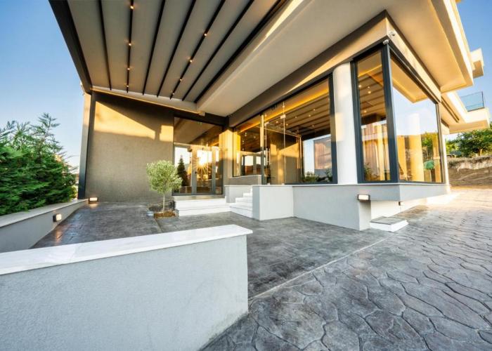 Lofos Luxury Living