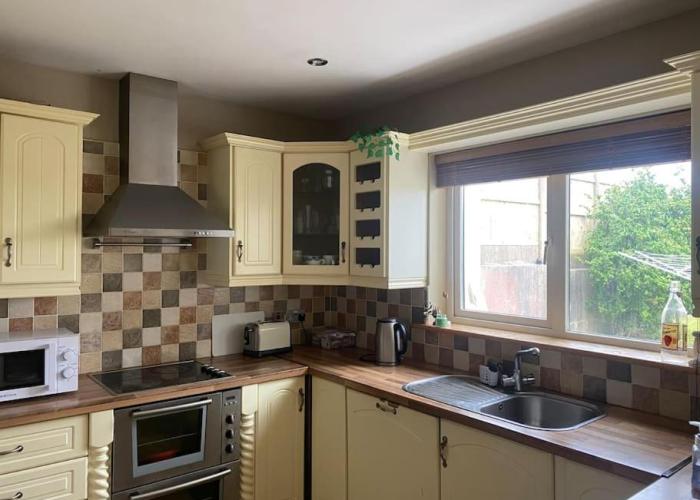 Macroom Spacious cosy 3 bedroom home