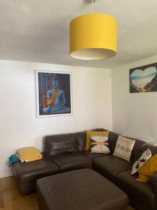 Macroom Spacious cosy 3 bedroom home