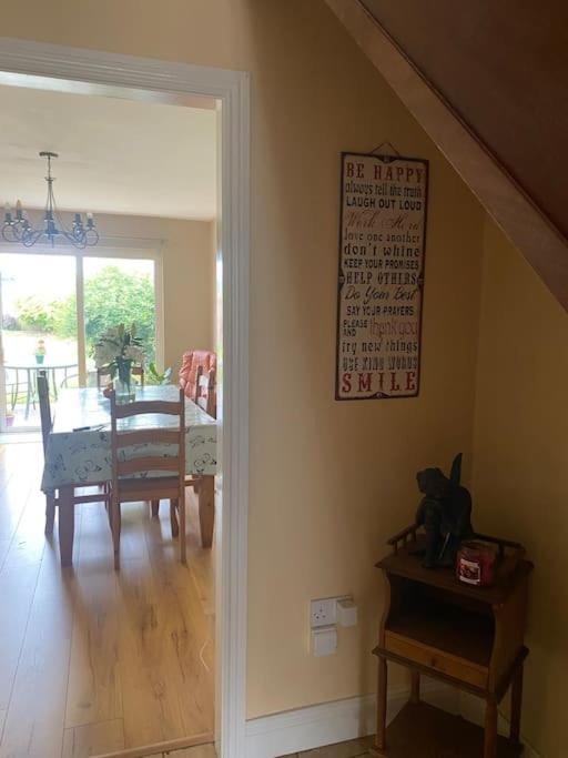 Macroom Spacious cosy 3 bedroom home