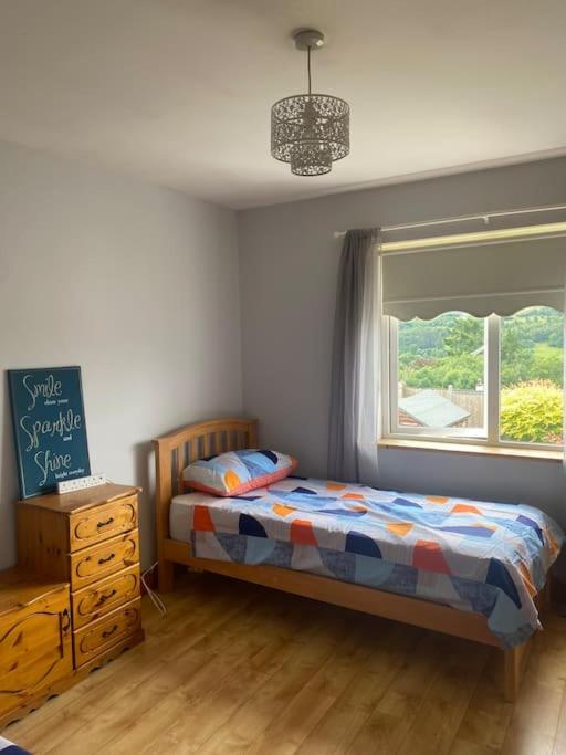 Macroom Spacious cosy 3 bedroom home