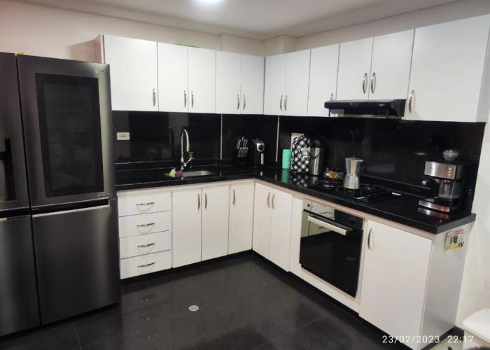 Apartamento Central cerca a clínicas, con excelentes acabados y muy comodo