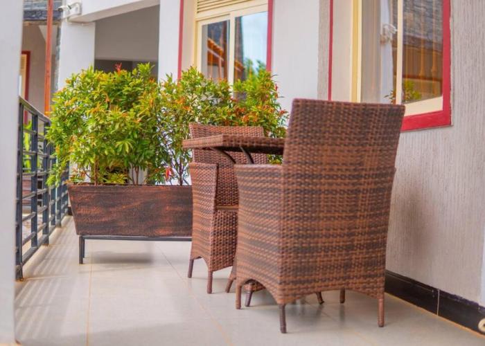 Trinity Furnished Apartment-Modern Apartment nestled in a quiet Buwaate