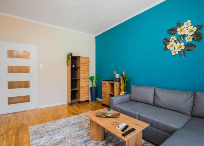 Spacious 2BD Near NDK with WorkSpace by Flat Mаnager