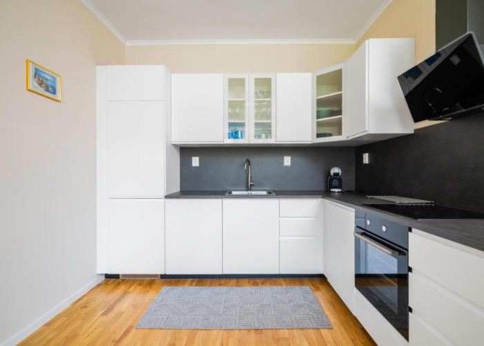 Spacious 2BD Near NDK with WorkSpace by Flat Mаnager