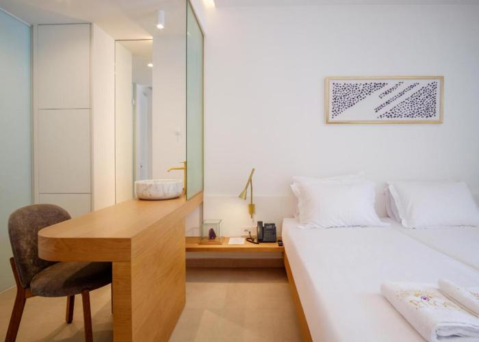 Phos Hotel Adults Only