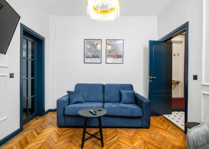 Royal Retreat - Your central designer spot by Flat Mаnager