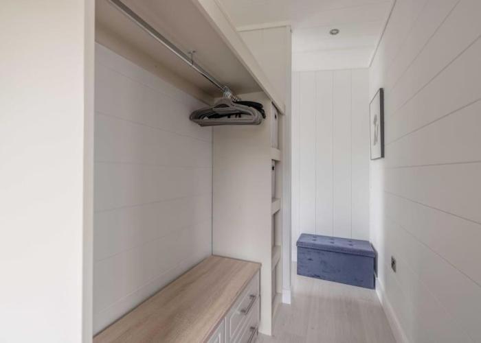 Luxury Lodge with Hot Tub in Windsor Marina