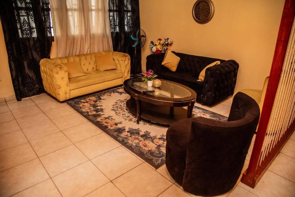 фото Spacious 2BR Roadside Apartment