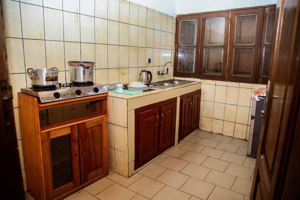 фото Spacious 2BR Roadside Apartment