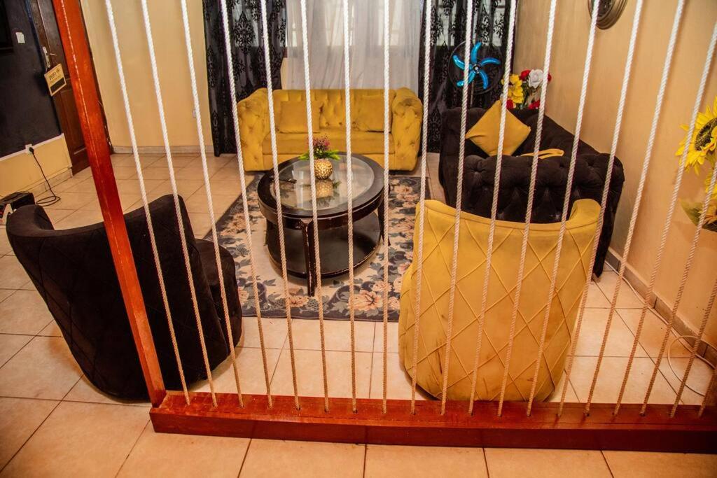 фото Spacious 2BR Roadside Apartment