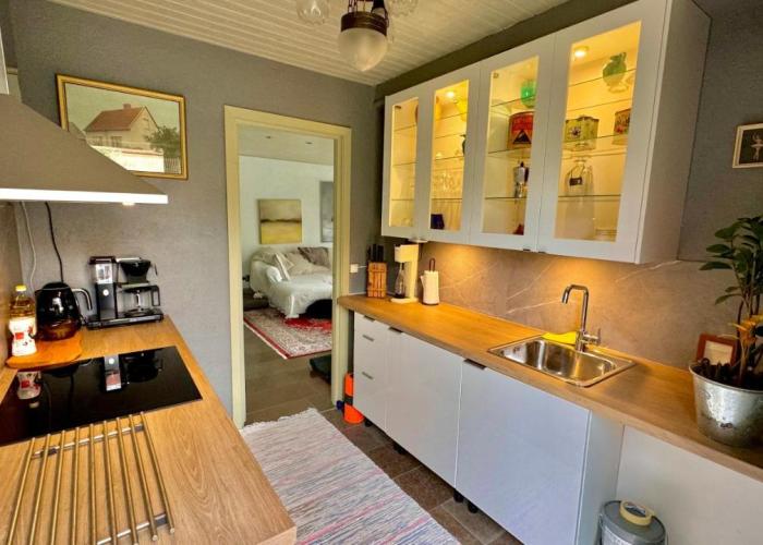 Modernt hus nära stad och strand