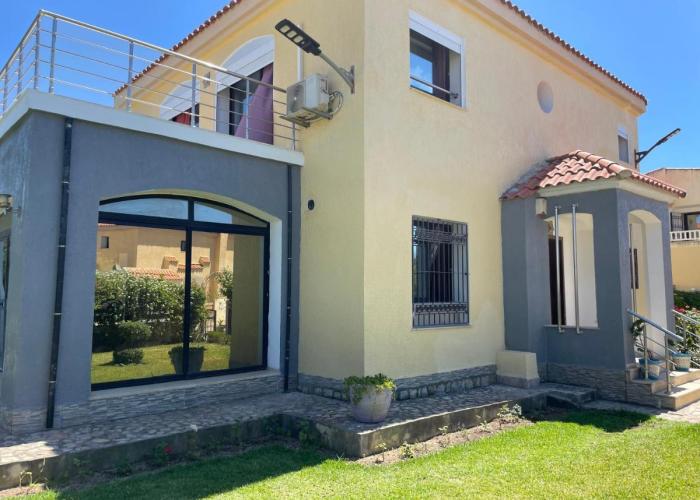 Villa de Luxe avec Vue sur Mer, Grand Jardin et Piscine Privée à Tabarka