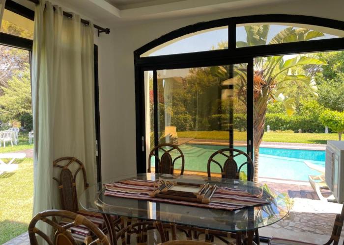 Villa de Luxe avec Vue sur Mer, Grand Jardin et Piscine Privée à Tabarka