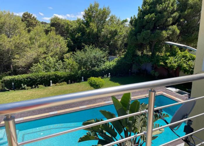 Villa de Luxe avec Vue sur Mer, Grand Jardin et Piscine Privée à Tabarka