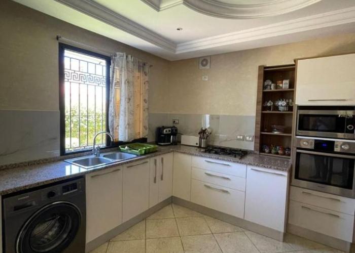 Villa de Luxe avec Vue sur Mer, Grand Jardin et Piscine Privée à Tabarka