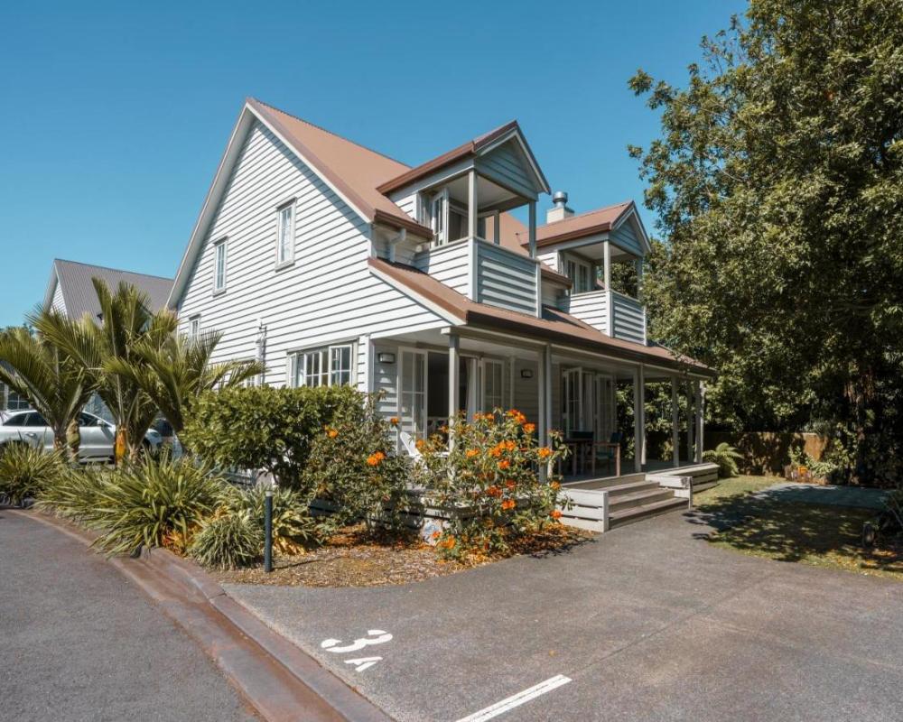 Capital Cottage 2-4 Bedroom- Russell Cottages Collection