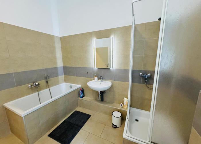 Neu und modern - 2 Schlafzimmer - Arbeitsplatz - Nespresso
