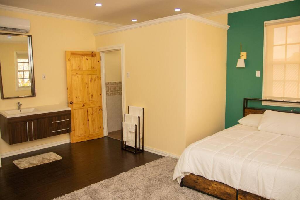 фото Carmichael Suites
