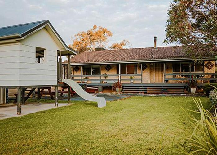 Country Cottage in Town
