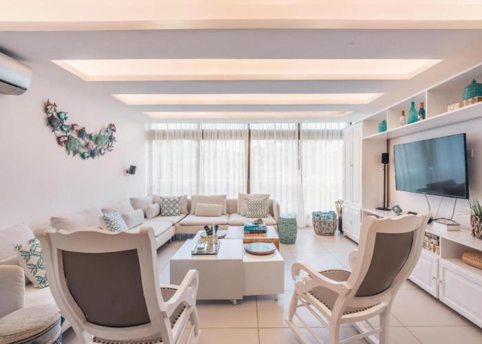 Unique gem penthouse in playa bonita