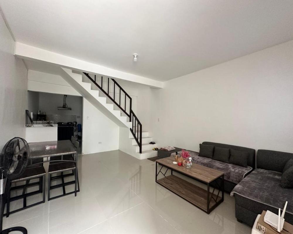 Entire Townhouse - SANTO TOMAS BATANGAS