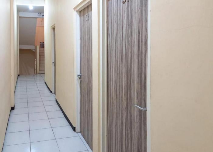 RedDoorz at Luxury Homestay near Kantor Regional II BKN Surabaya