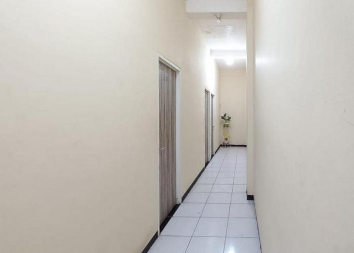 RedDoorz at Luxury Homestay near Kantor Regional II BKN Surabaya