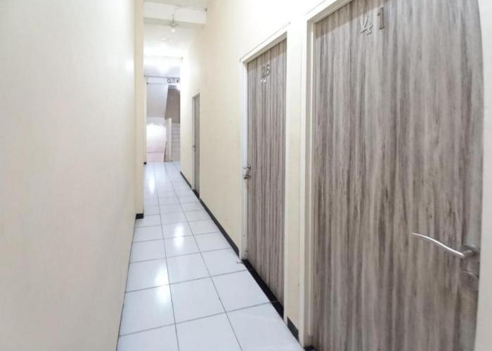 RedDoorz at Luxury Homestay near Kantor Regional II BKN Surabaya