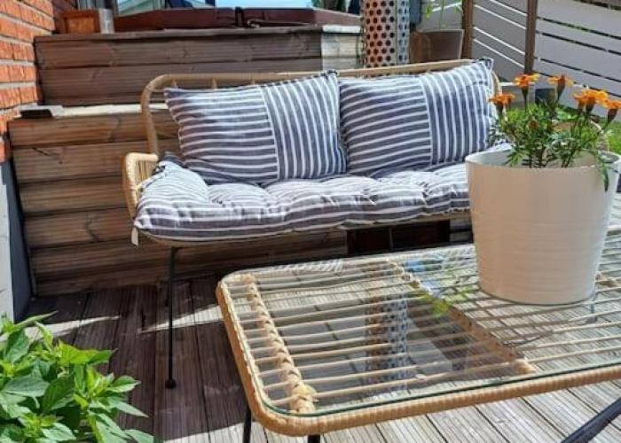 Havsnära villa med badtunna