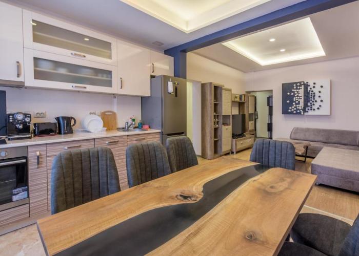 3BDR, Top Center Retreat, Sofia Heart, FREE Parking