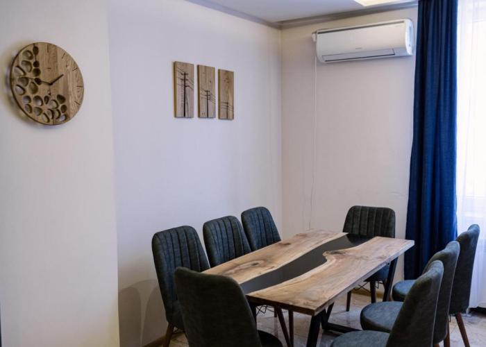 3BDR, Top Center Retreat, Sofia Heart, FREE Parking
