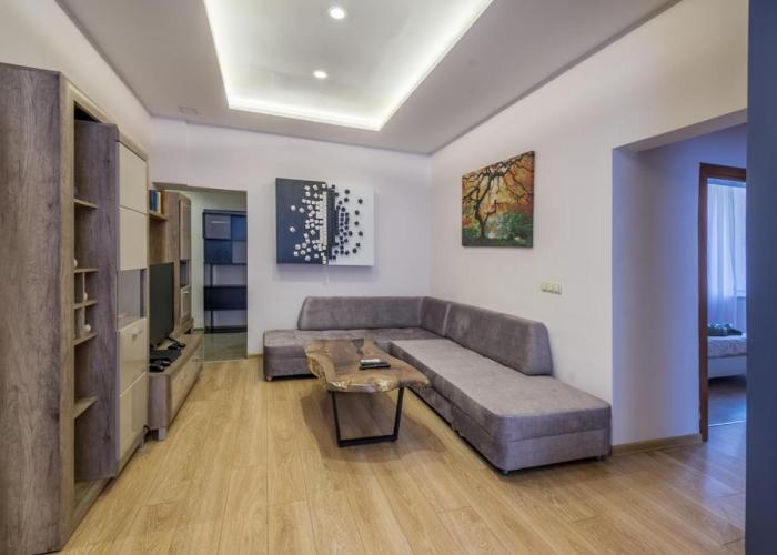 3BDR, Top Center Retreat, Sofia Heart, FREE Parking