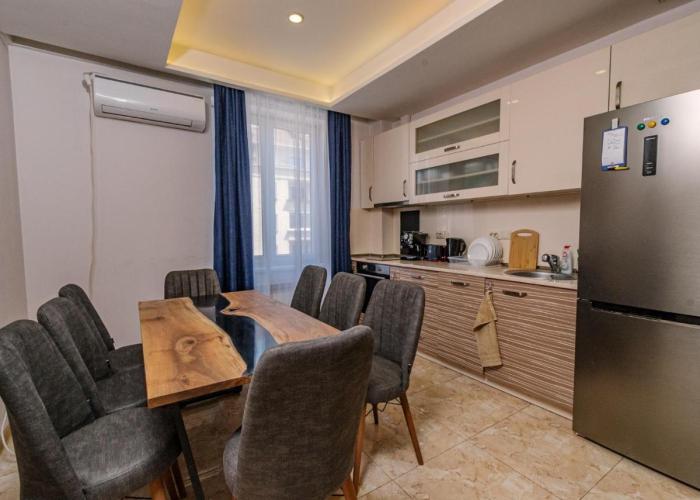3BDR, Top Center Retreat, Sofia Heart, FREE Parking