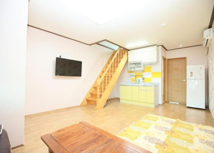 Suncheon Bay Wind Hill House