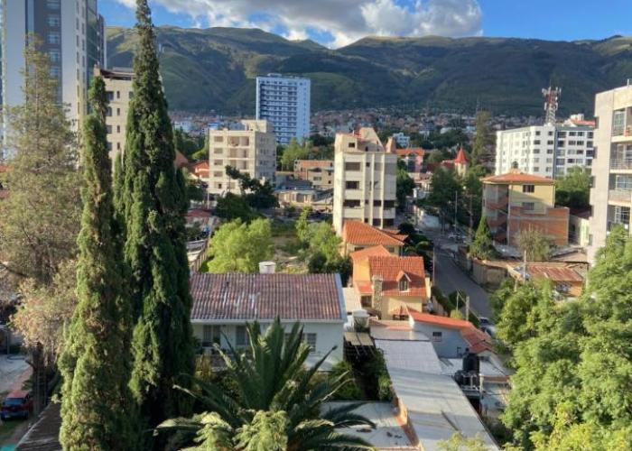 Departamento de 2 pisos en zona norte Cochabamba