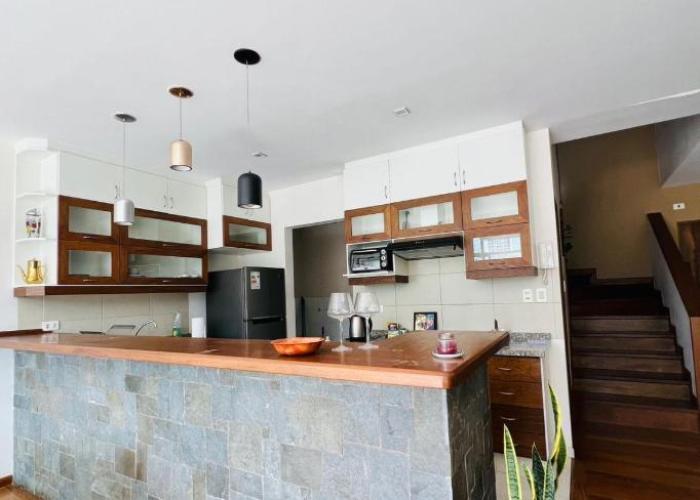 Departamento de 2 pisos en zona norte Cochabamba